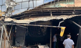 Chợ ở Kiên Giang bốc cháy trong đêm, nhiều quầy hàng bị thiêu rụi