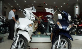 Air Blade giảm 2 triệu, Lead đội giá