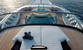 Góc nhìn đại dương: Cuốn sách Siêu du thuyền được TeNeues xuất bản tháng này cung cấp một cái nhìn toàn diện về những con thuyền đẹp nhất hiện nay chỉ dành cho những người giàu có và nổi tiếng