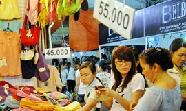 Mua hàng khuyến mãi: Có tiền đi trễ cũng về không