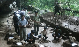 Bí mật hang mộ táng ở Tuyên Quang