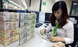 Sếp ngân hàng nhận lương khủng nhất với gần 300 triệu đồng/tháng