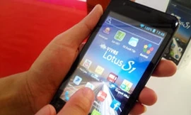 Cận cảnh smartphone sản xuất đầu tiên tại Việt Nam