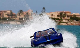 Trình diễn ô tô đi trên nước