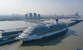 Choáng ngợp siêu du thuyền đầu tiên do Trung Quốc sản xuất 