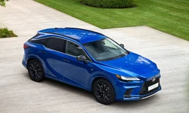 Loạt ô tô, xe máy rục rịch chào khách Việt