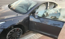 Xe điện Tesla cứu người đàn ông Israel sau hơn 100 viên đạn