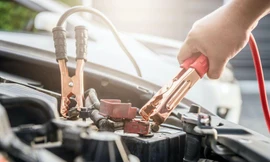 Cách khởi động xe khi bị hết ắc quy