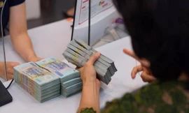 Tạm hoãn xuất cảnh để thu hồi nợ thuế