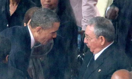 Tổng thống Barack Obama bắt tay với Chủ tịch Raul Castro