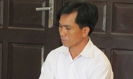 Cán bộ xã ‘tố’ bị nữ sinh ‘ve vãn’