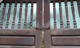 Phố ông Đồ tại Hà Nội cửa đóng then cài trong ngày 27 Tết