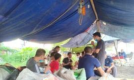 Người dân 'quên' khẩu trang, tán gẫu ở quán trà đá: Chính quyền nói gì?