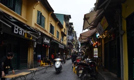 Hàng quán Hà Nội vắng vẻ vì ca mắc COVID-19 liên tục tăng cao