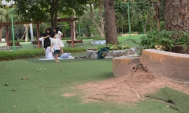 Nhiều hạng mục tại công viên Cầu Giấy xuống cấp, gây nguy hiểm cho trẻ