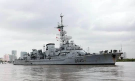 Chiến hạm ‘khủng’ của Pháp cập cảng Việt Nam