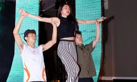 Thủy Tiên tất bật cho đêm Gala nhạc Việt