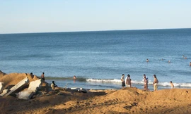 Bao giờ Cửa Tùng mới lấy lại danh hiệu “Nữ hoàng bãi tắm”?