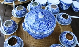 Mâm cơm với chín món muối