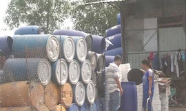 Nguy hại tái sử dụng thùng phuy chứa hóa chất