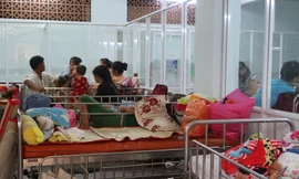 Trẻ mắc tay chân miệng đông, cải tạo căng tin làm nơi chữa bệnh