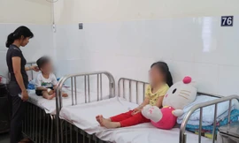 11 trẻ nghi ngộ độc nặng do bánh mì chà bông đã qua cơn nguy kịch