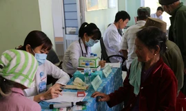 Bác sĩ Sài Gòn mang yêu thương đến với dân tộc vùng cao