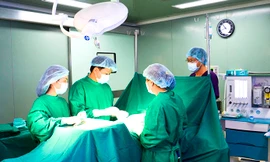 Bác sĩ 'câu' bệnh nhân ra ngoài mổ chui bị đình chỉ hoạt động 6 tháng