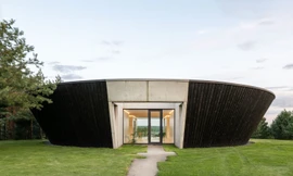 Biệt thự có hình khối như tác phẩm điêu khắc giữa thiên nhiên