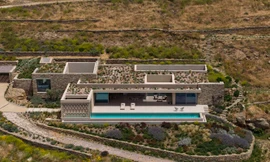 Ngắm trọn villa được thiết kế với cảnh quan tựa núi