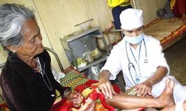 'Bệnh lạ' chưa lui đã nhận 'thành tựu'