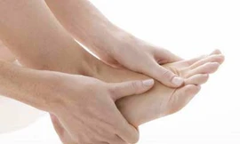 Bị bệnh vì đứng lâu, đi nhiều