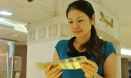 Giá vàng nội và ngoại lại kéo giãn chênh lệch