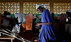 Yểm bùa mong ông Obama chiến thắng