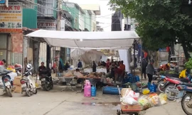 Gần Tết, Hà Nội nở rộ dựng rạp đám cưới giữa lòng đường