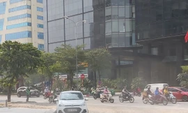 Sáng ngày 7/11 không khí bao quanh công viên Cầu Giấy ô nhiễm nặng nề