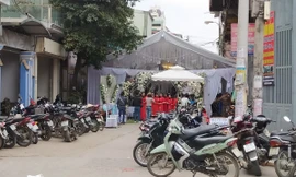 Chuyên gia lên tiếng về tình trạng chặn đường dựng rạp đám cưới