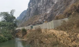 Mập mờ trong xử lý lò đốt thải khói độc, nước đen ở ngoại thành Hà Nội