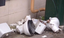 Những cái chết kỳ lạ vì cái … toilet