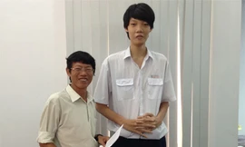 Bất ngờ với thí sinh cao 2.4m