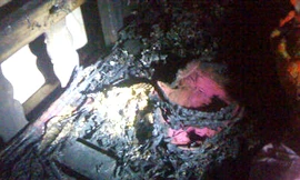 Ba mẹ con góa phụ bị người tình thiêu