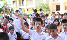 Tặng hơn 26.000 ly sữa cho trẻ em nghèo Quảng Bình