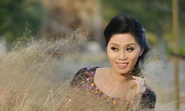 Xuân Đào gợi cảm cùng áo dài