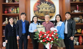 Bí thư T.Ư Đoàn thăm, chúc mừng Nguyên Thứ trưởng Bộ GD&ĐT nhân dịp 20/11