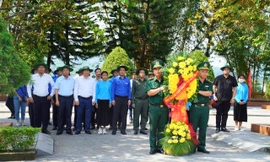Đoàn công tác Trung ương Đoàn dâng hương tại Khu di tích lịch sử Quốc gia Pò Hèn