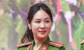 Ngắm những 'bóng hồng' Công an biểu diễn văn nghệ chào mừng ngày truyền thống lực lượng CAND 