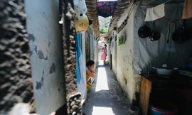 Cơ cực bệnh nhân 'xóm chạy thận' quay quắt dưới cái nắng nóng đỉnh điểm ở Hà Nội