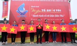 Hành trình Tôi yêu Tổ quốc tôi: Thiêng liêng lễ chào cờ tại Khu di tích cách mạng Soi Lần