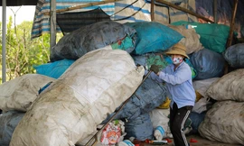 Cuộc sống mưu sinh của người dân tại ‘thủ phủ’ phế liệu nhựa ven đô Hà Nội