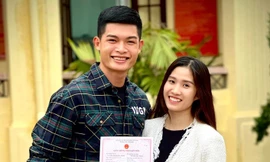 Cặp đôi vận động viên từng có màn cầu hôn 'gây bão' ở SEA Games 31 chính thức về chung một nhà